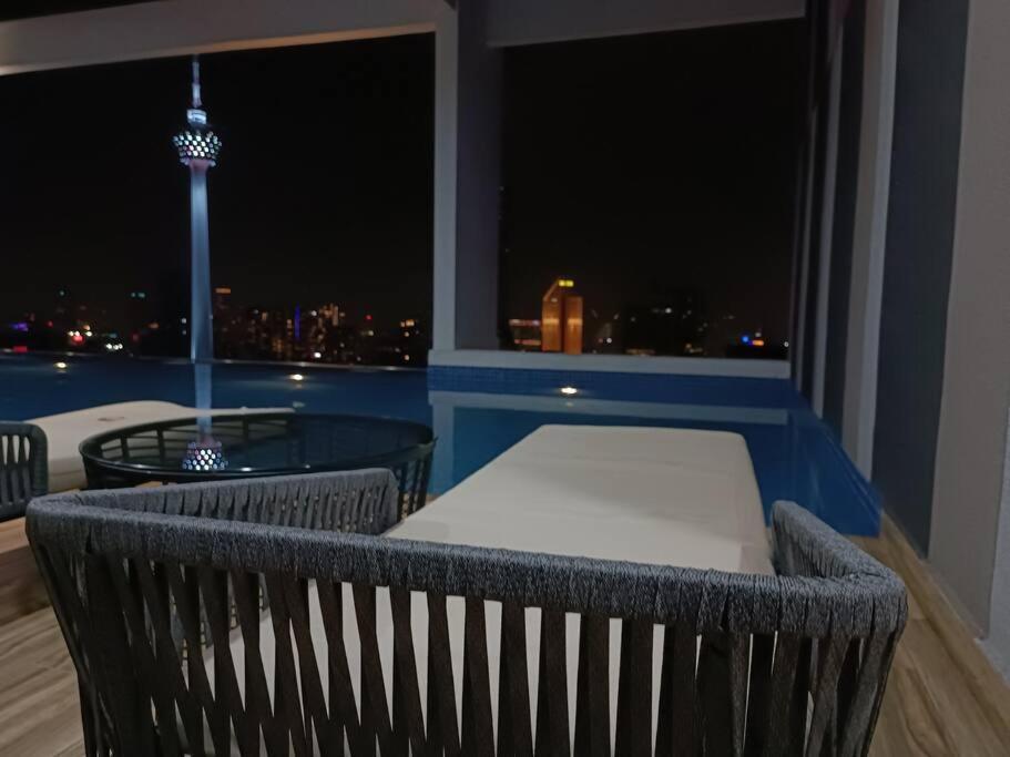 Col 29b Cozy With Klcc Balcony View Pangsapuri
