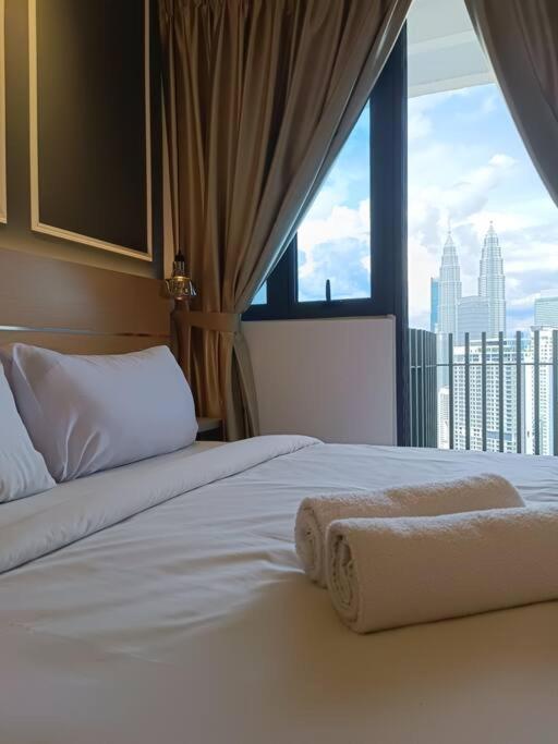 Col 29b Cozy With Klcc Balcony View