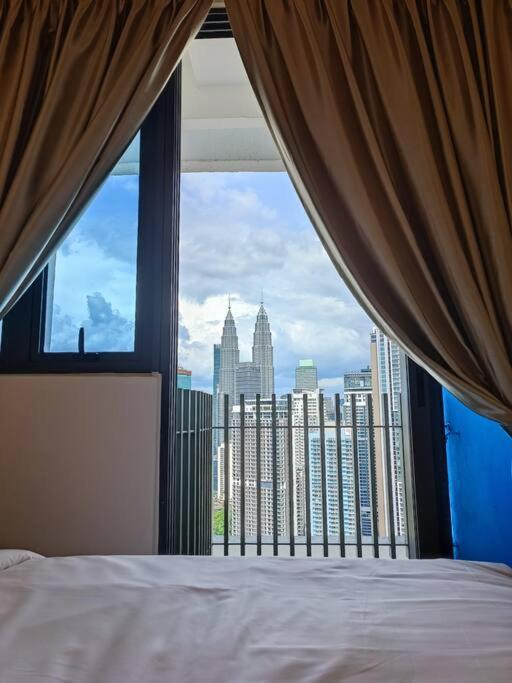 Col 29b Cozy With Klcc Balcony View Pangsapuri