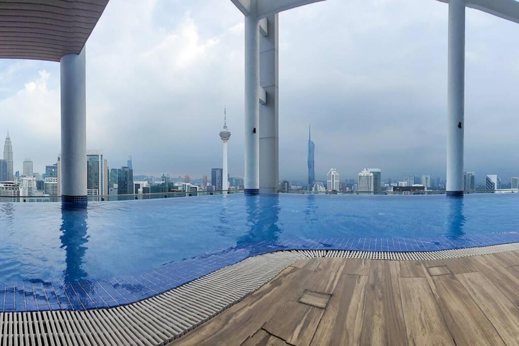 Col 29b Cozy With Klcc Balcony View * Kuala Lumpur